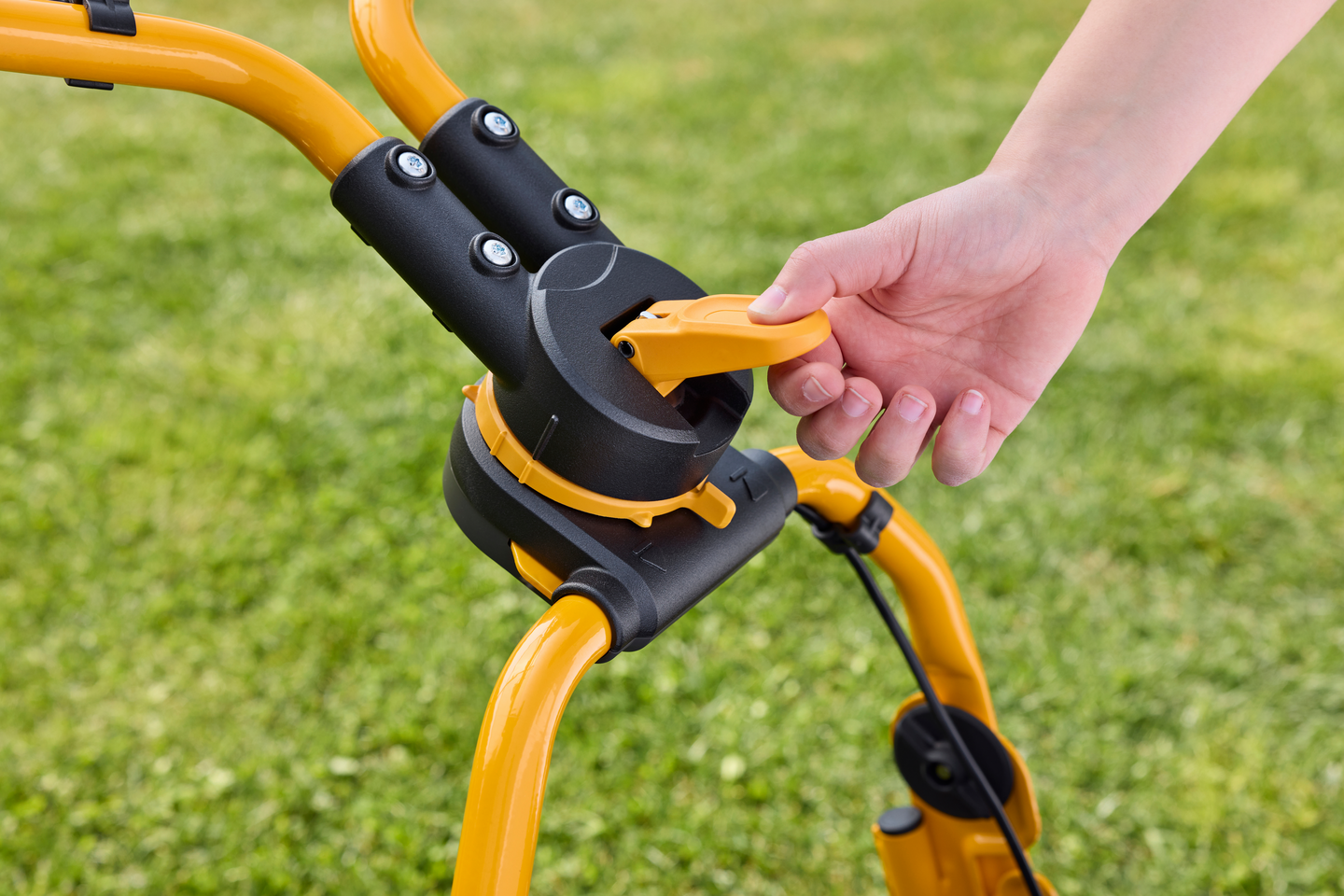 Akkuruohonleikkuri Stiga Multiclip 547E Kit 1x4,0Ah