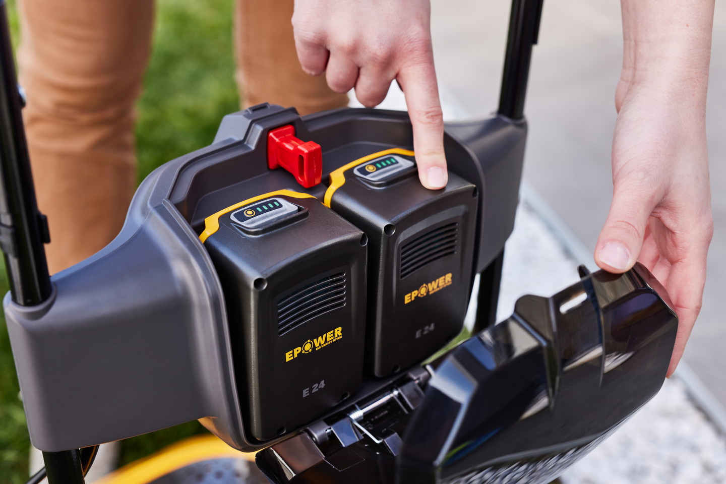 Akkuruohonleikkuri Stiga Aero 132E Kit 2x4,0Ah