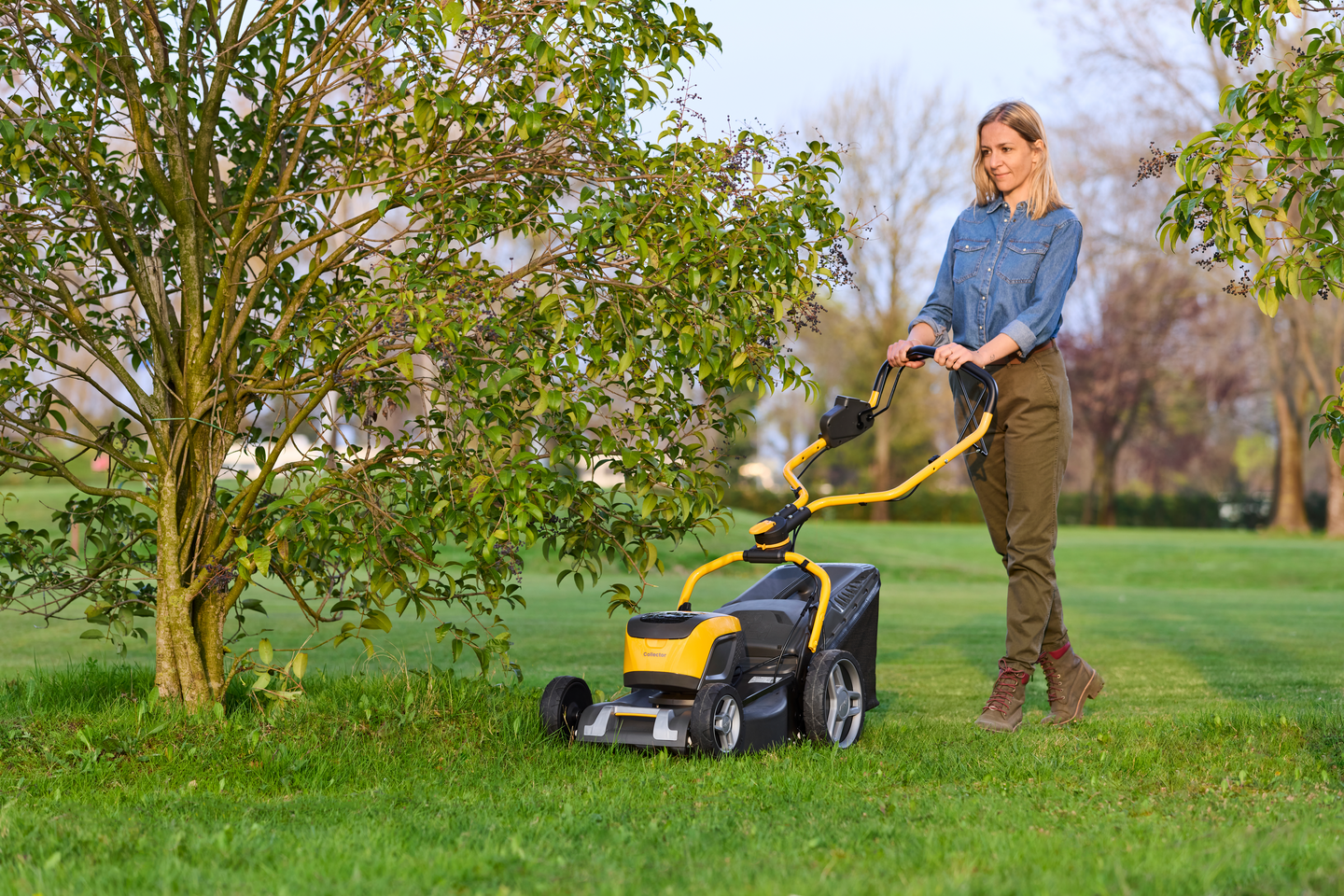 Akkuruohonleikkuri Stiga Collector 548E S Kit 2x4,0Ah