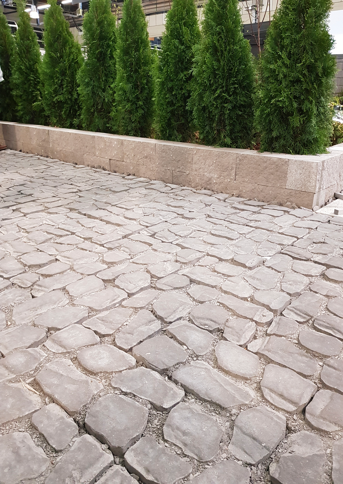 Louhikivi Rudus profiloitu musta 400x400/200x80mm 8,3kpl/m²