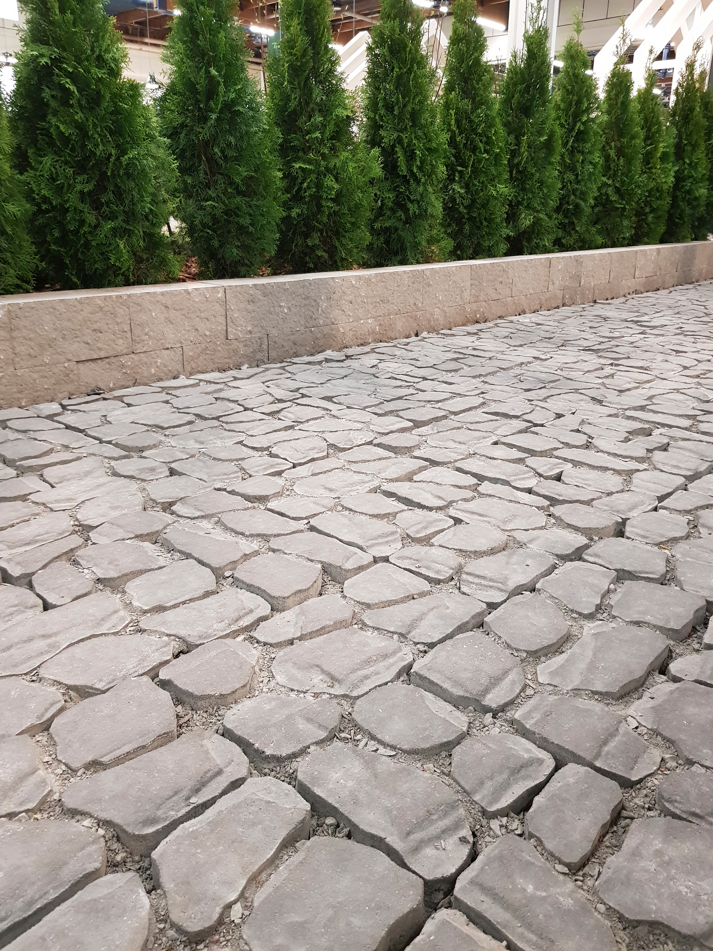 Louhikivi Rudus profiloitu harmaa 400x400/200x80mm 8,3kpl/m²