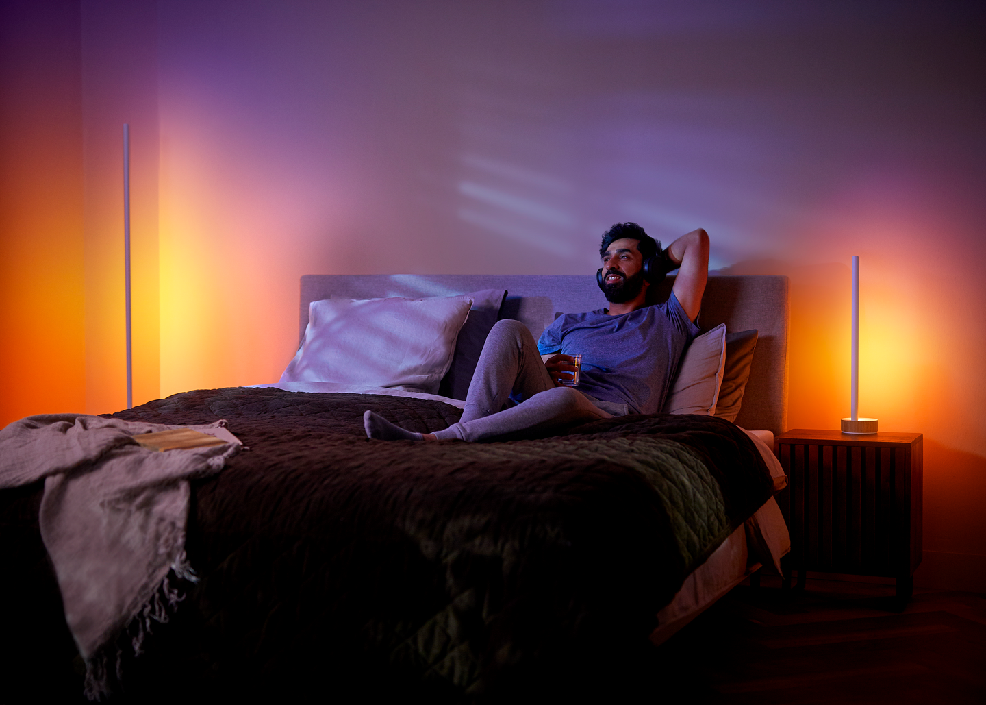 Lattiavalaisin Philips Hue Signe gradient tammi