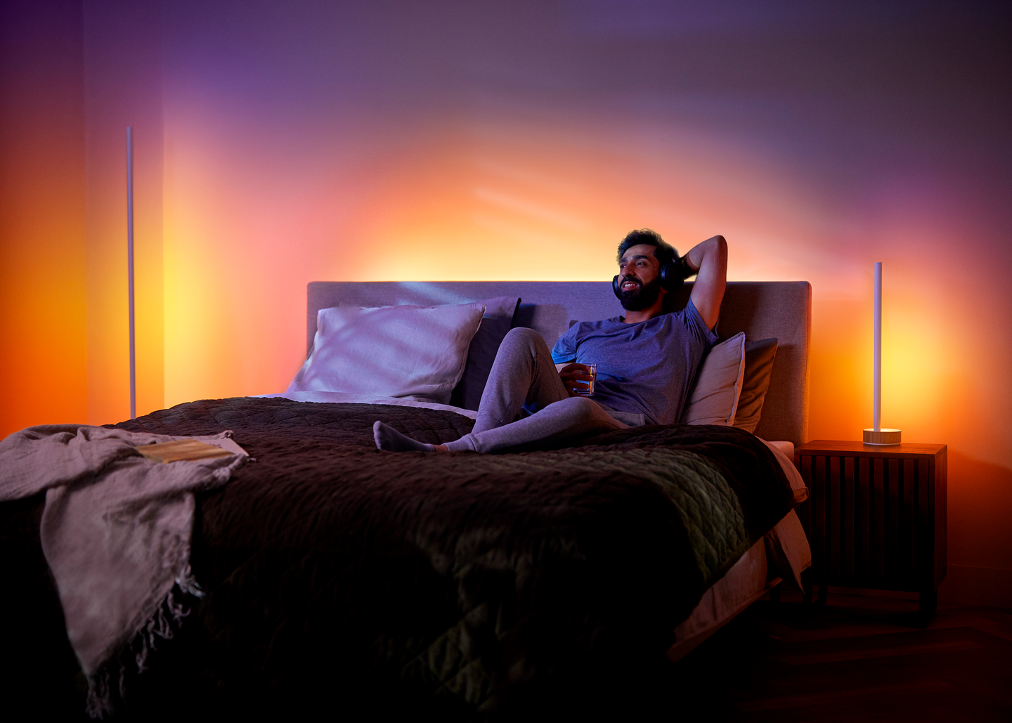 Lattiavalaisin Philips Hue Signe gradient tammi