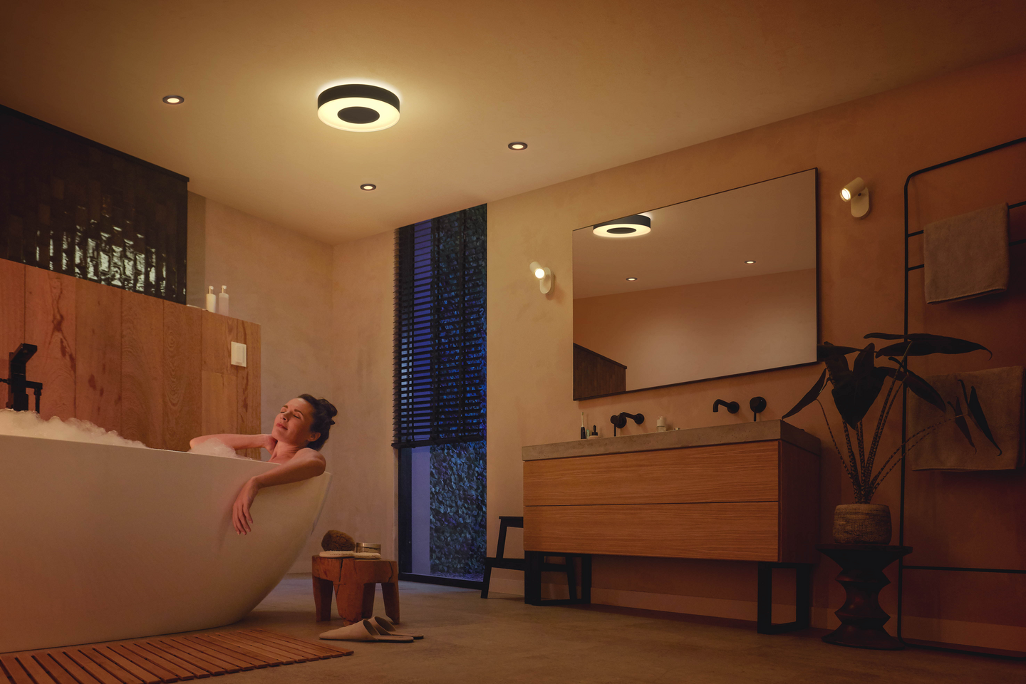 Kattovalaisin Philips Hue Xamento musta