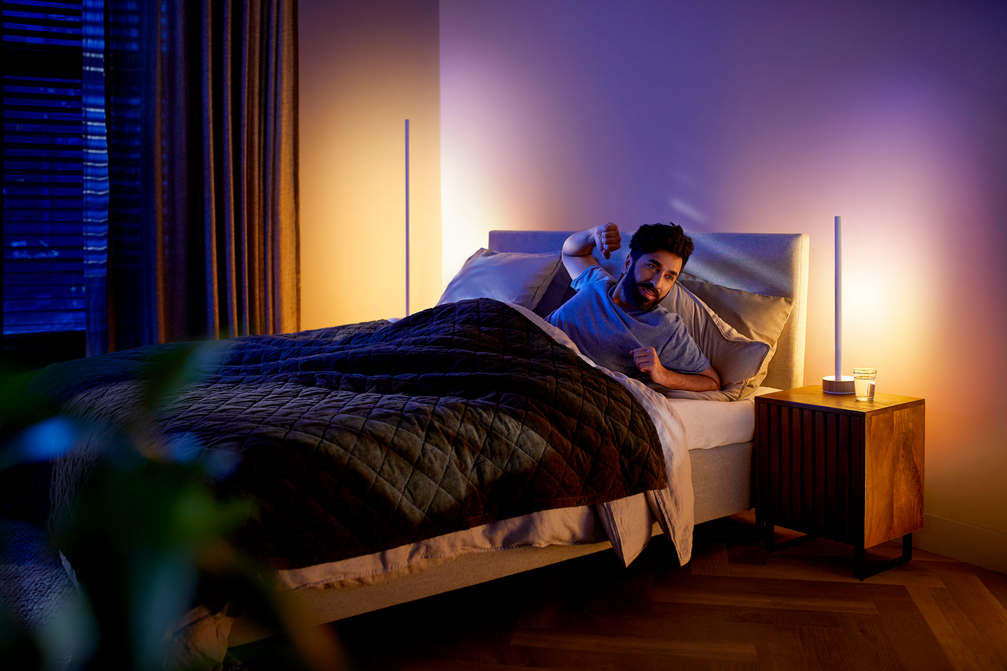 Lattiavalaisin Philips Hue Signe gradient tammi