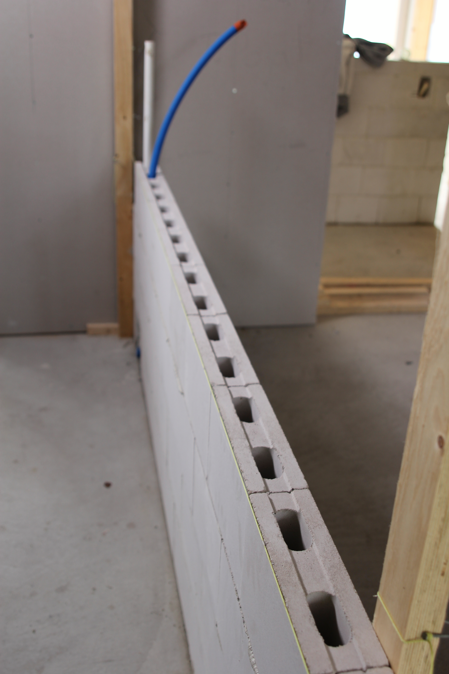 Väliseinäpontti 300 Kahi 300x85x198mm