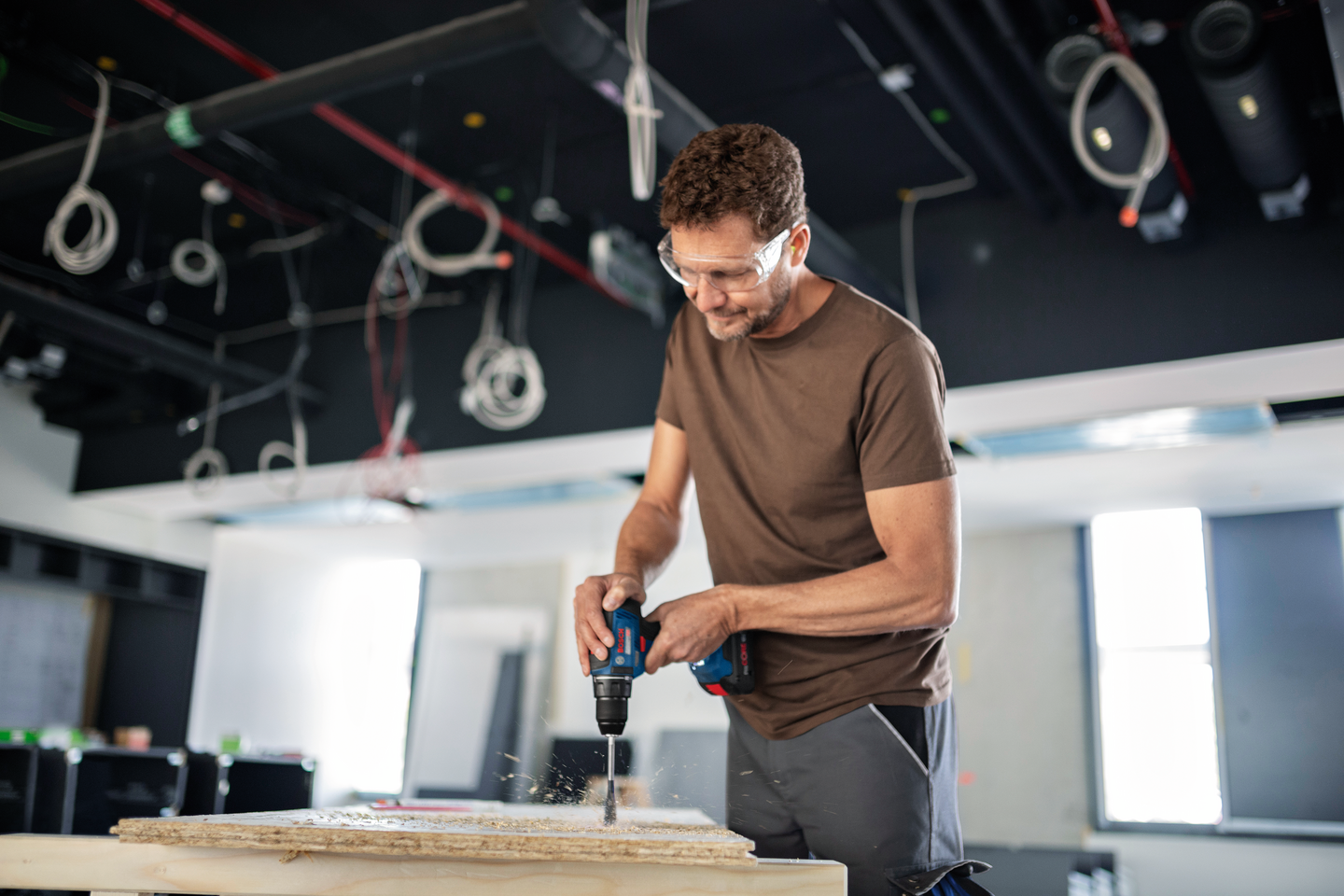 Akkuporakone Bosch GSR 18V-55 2x4,0Ah L-Case 82-osainen tarvikesarja