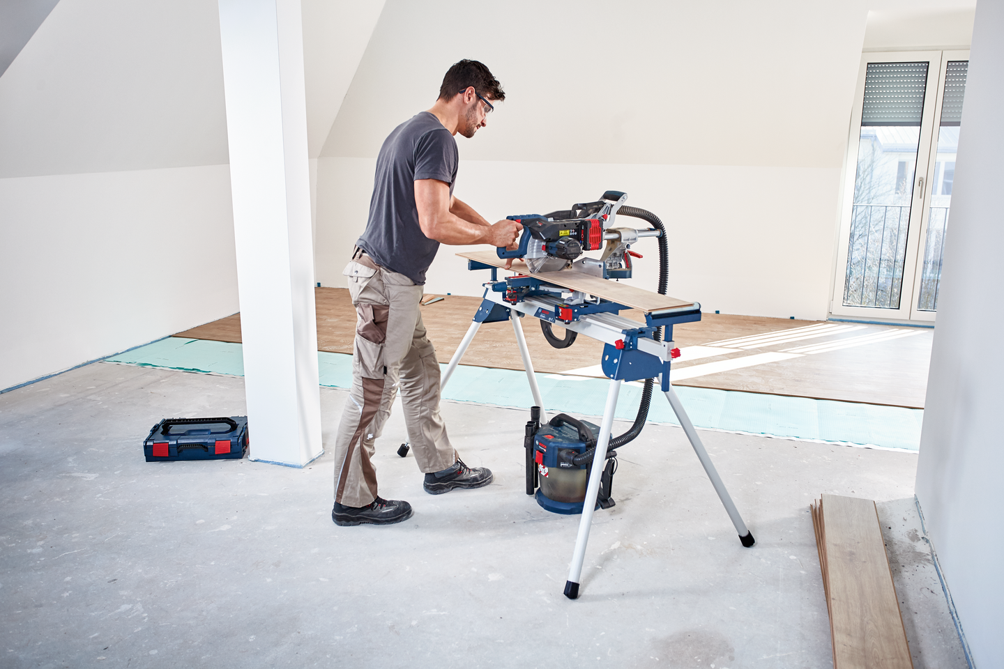 Akkukatkaisu- ja jiirisaha Bosch GCM 18V-216 DC Solo