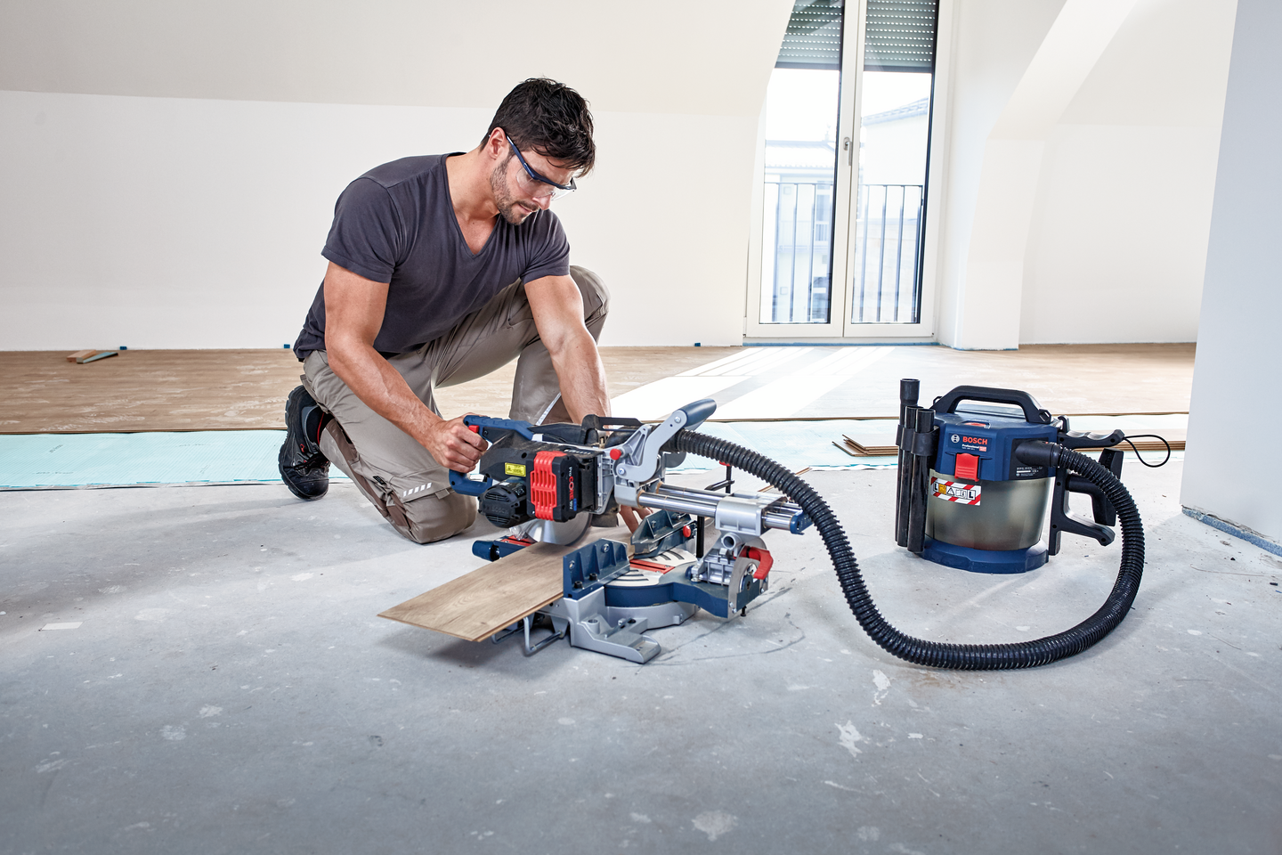 Akkukatkaisu- ja jiirisaha Bosch GCM 18V-216 DC Solo