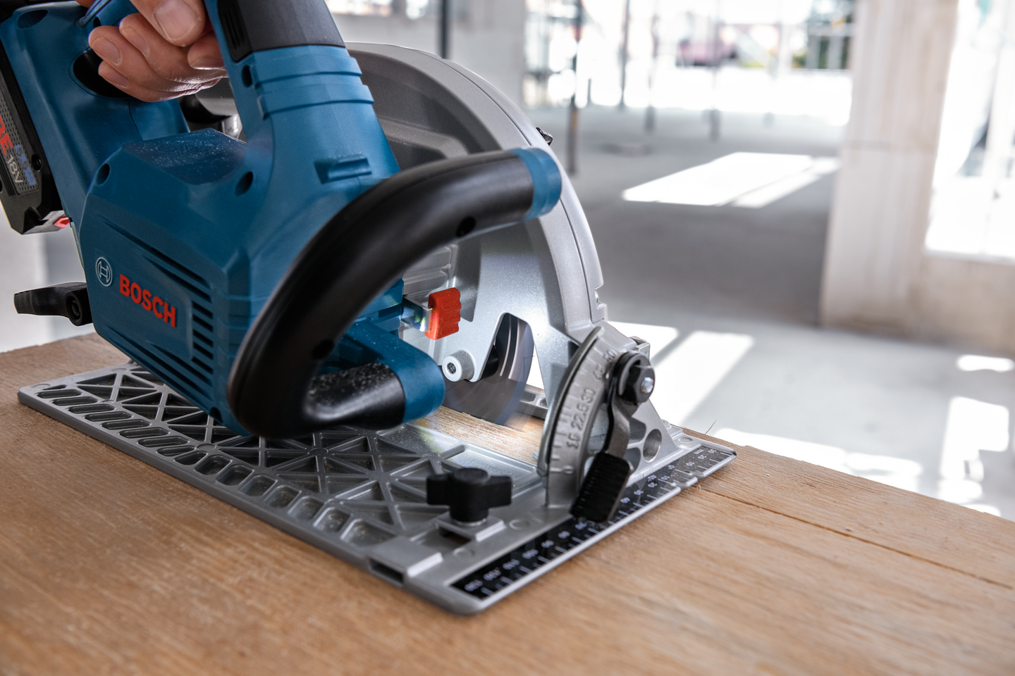 Akkukäsipyörösaha Bosch GKS 18V-70 L Solo