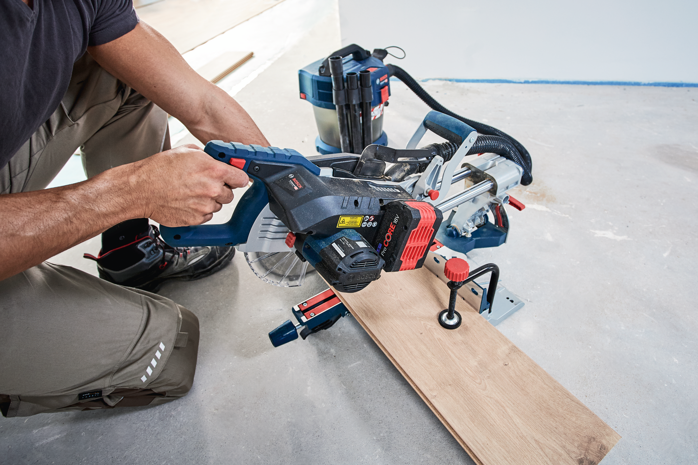 Akkukatkaisu- ja jiirisaha Bosch GCM 18V-216 DC Solo