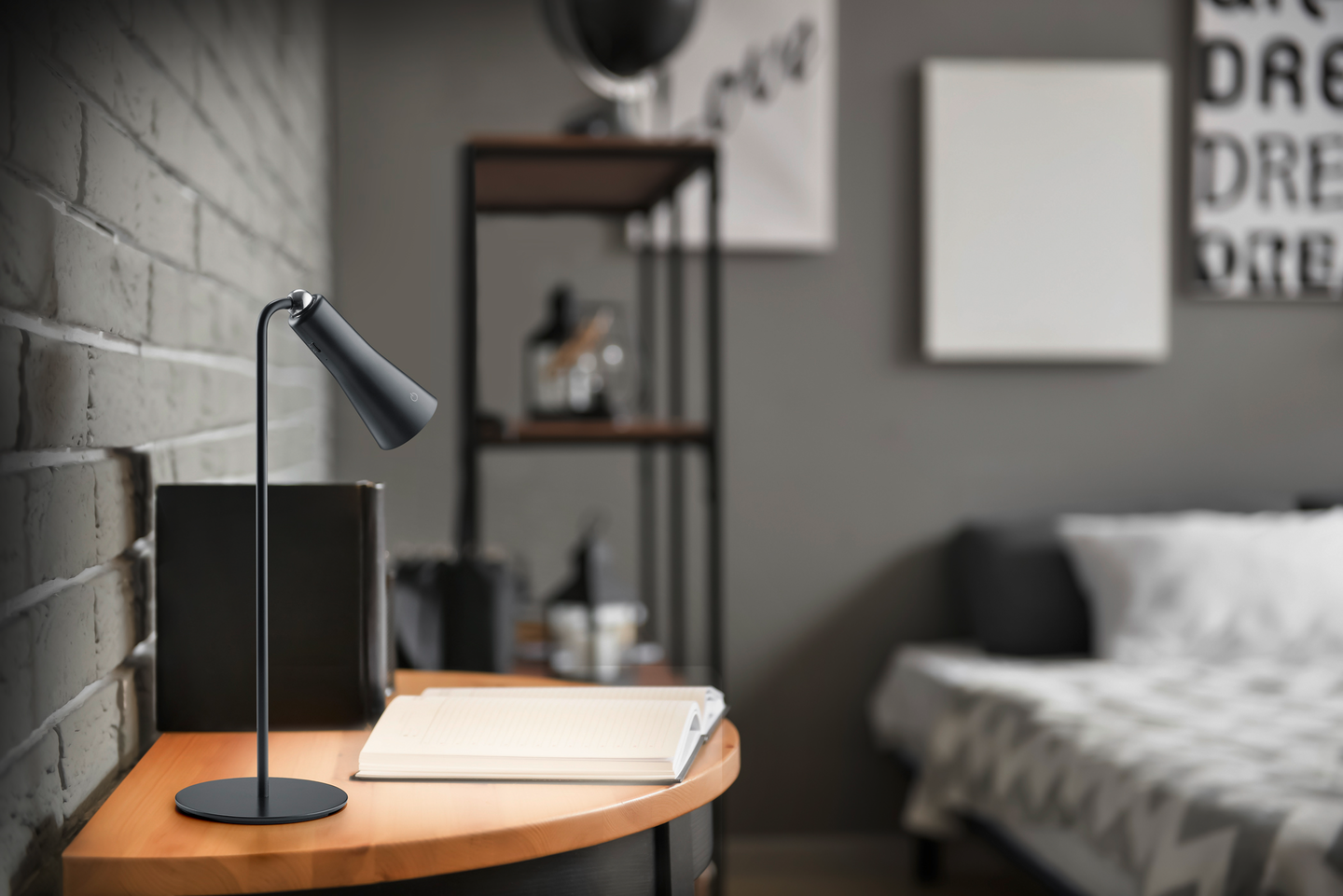 Pöytävalaisin TRIO Maxi Led 200lm mattamusta ladattava