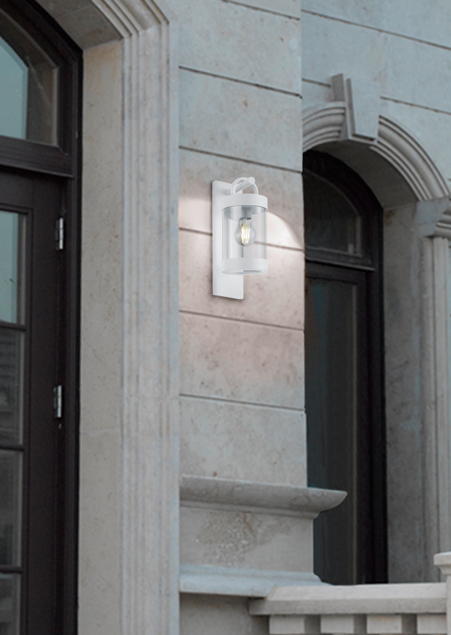 Ulkoseinävalaisin TRIO Sambesi E27 mattavalkoinen hämärätunnistimella