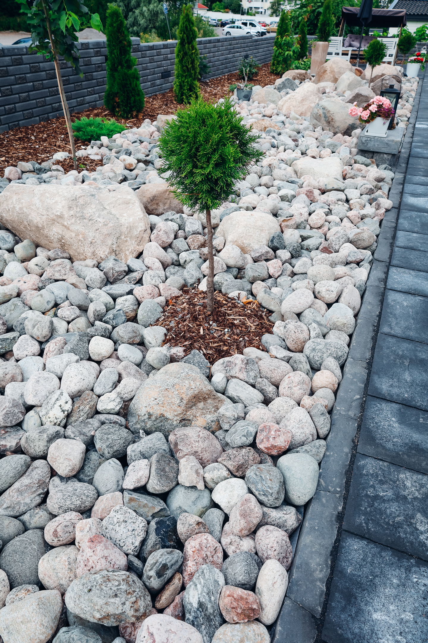 Loimureunakivi Lakka musta 330/372x100x140mm 2,85kpl/jm lava 96kpl