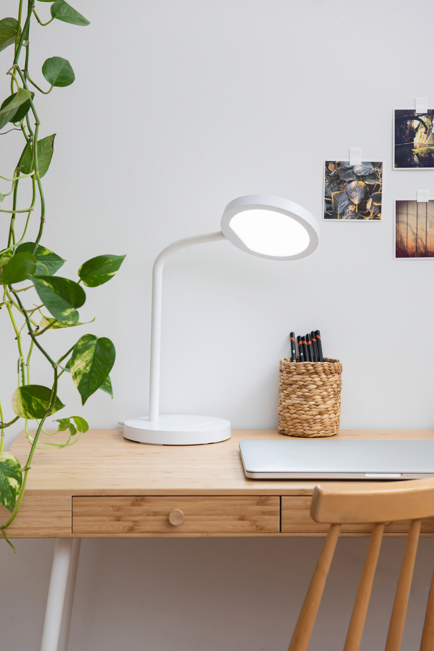 Pöytävalaisin Airam Deri 700lm 10W CCT himmennettävä valkoinen