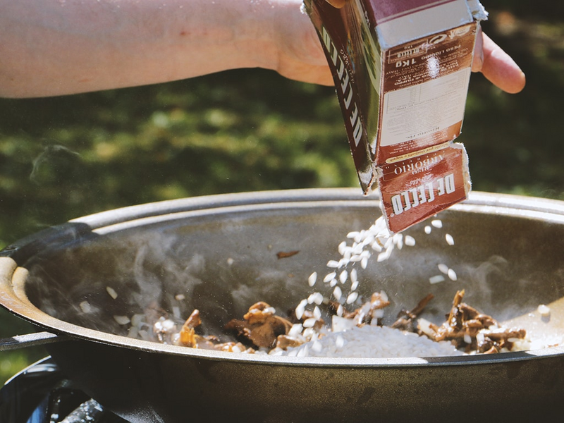 Wok-pannu Muurikka jaloilla