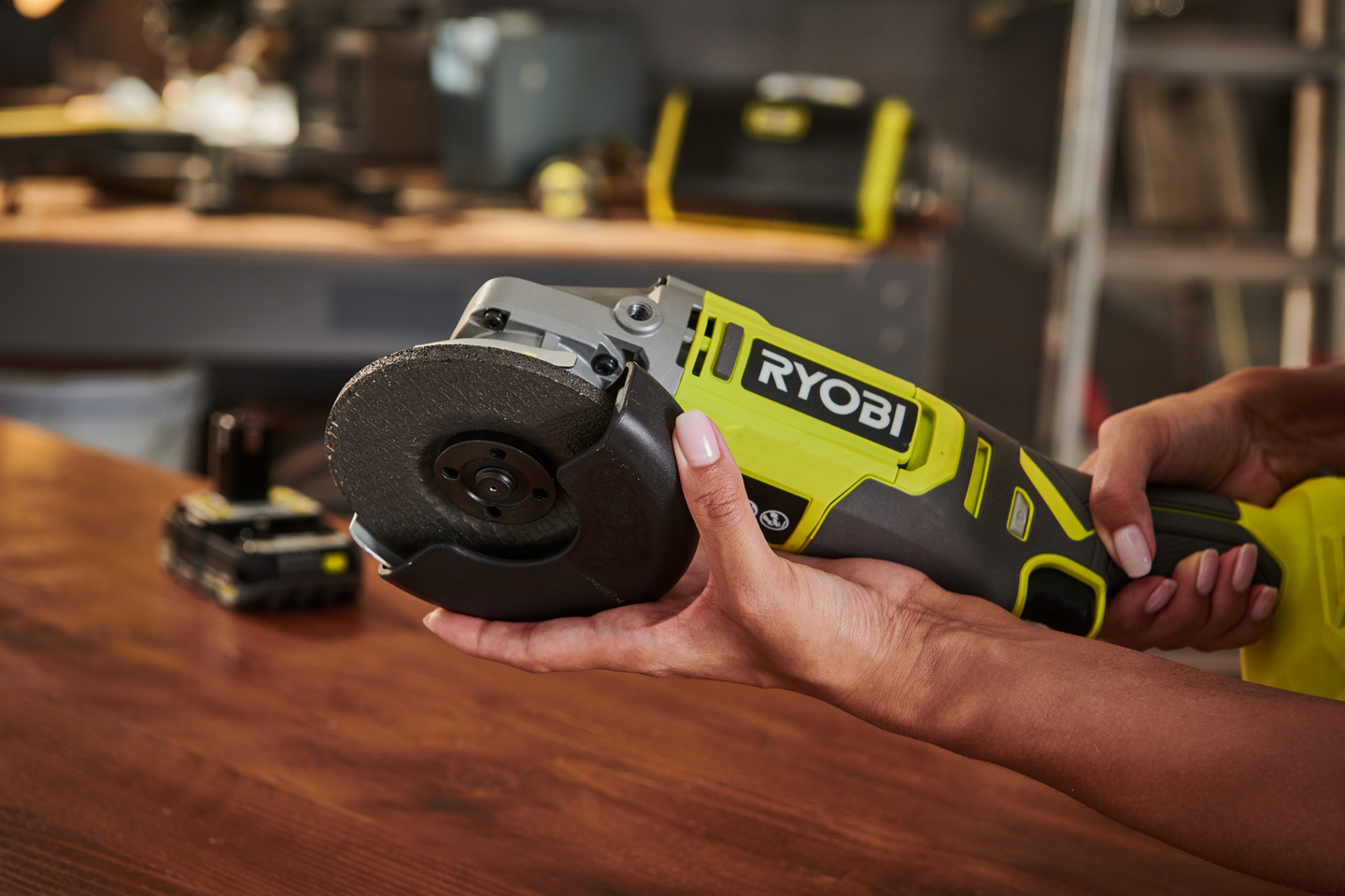 Akkukulmahiomakone Ryobi RAG18115-0 18V ONE+ runko