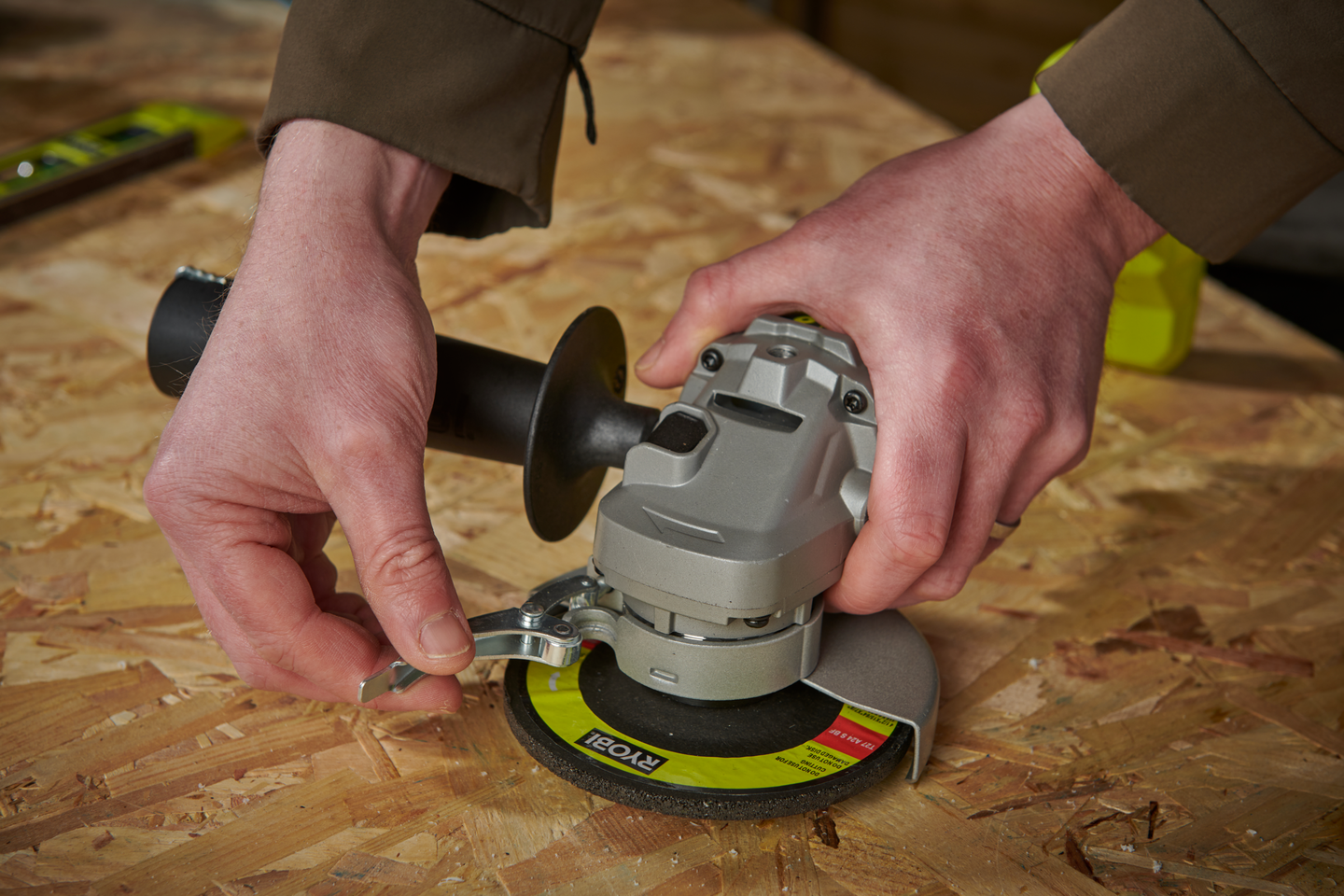 Akkukulmahiomakone Ryobi RAG18115-0 18V ONE+ runko