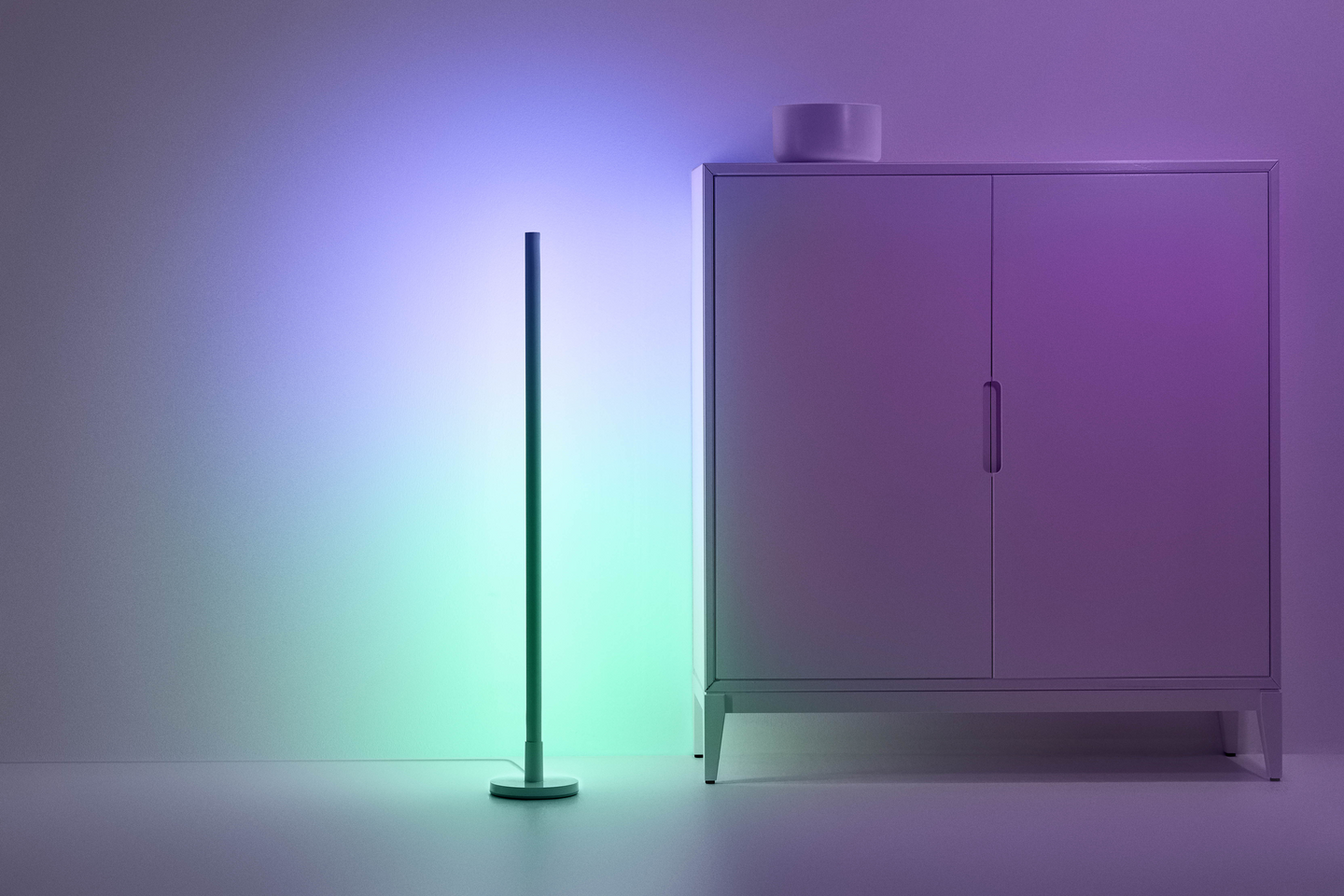 Lattiavalaisin WiZ Pole