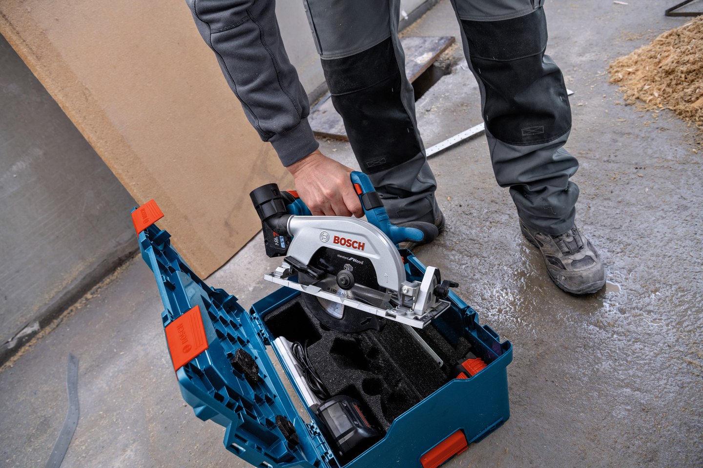 Akkukäsipyörösaha Bosch GKS 18V-57-2 Solo L-Boxx