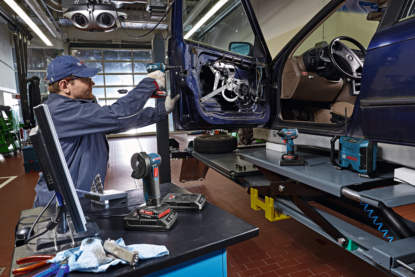 Akkuiskuruuvinväännin Bosch GDR 12V-110 Solo L-Boxx