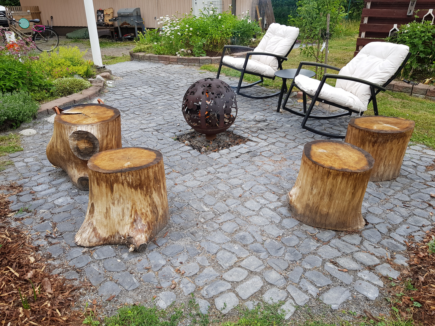 Louhikivi Rudus profiloitu musta 400x400/200x80mm 8,3kpl/m²