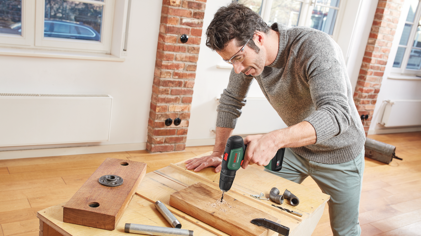 Akkuiskuporakone Bosch UniversalImpact 18V 2x1,5Ah Systembox 210 osaa