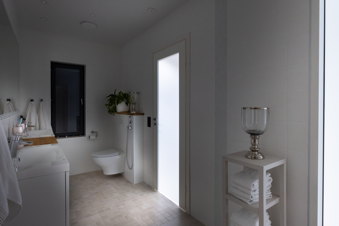 Sisäovi Swedoor Unique Spa 500 massiivikehys valkoinen opaali satiini