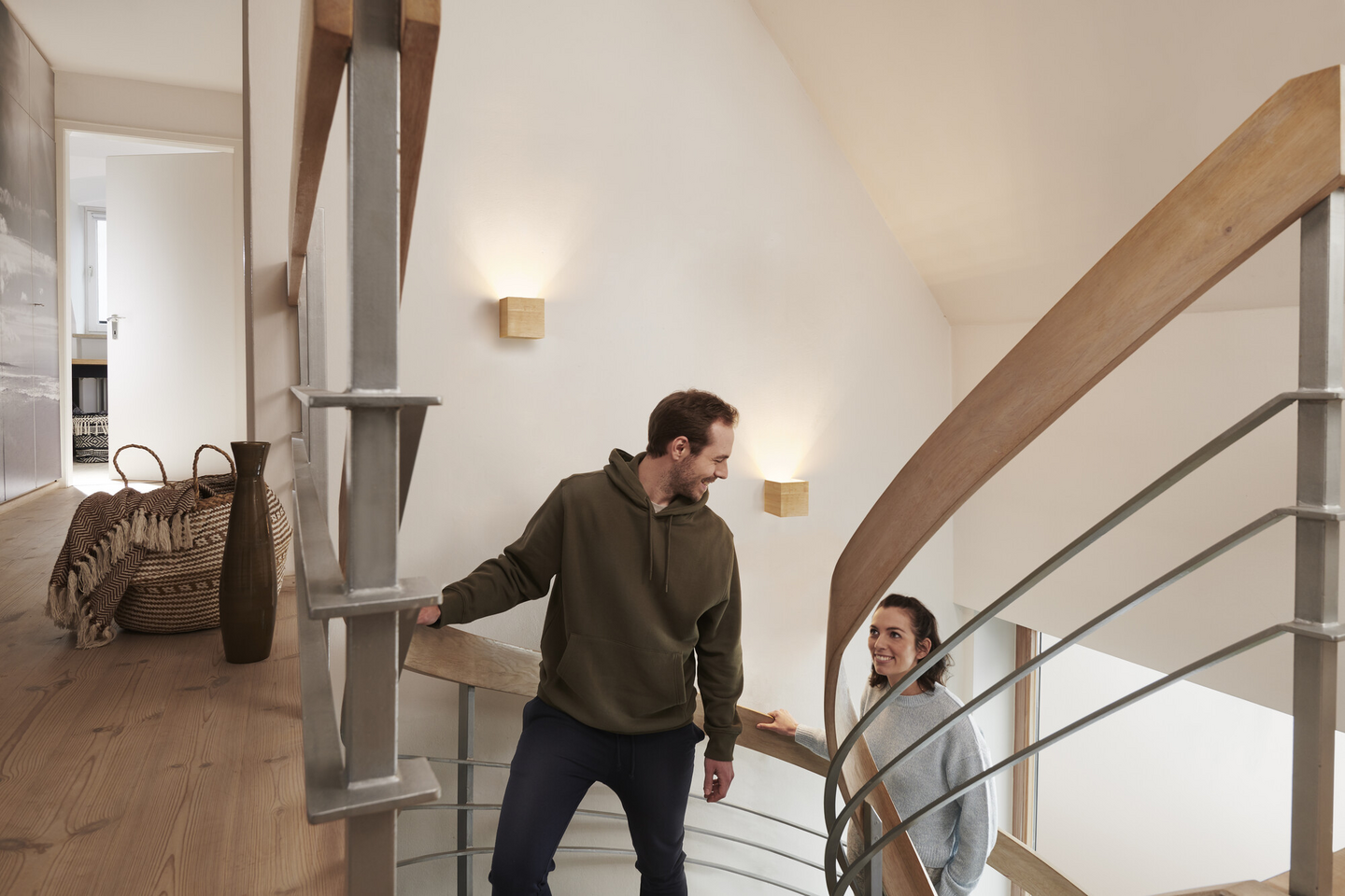 Led-seinävalaisin LEDVANCE SMART+ WiFi Orbis Wood 210x110mm TW 1200lm