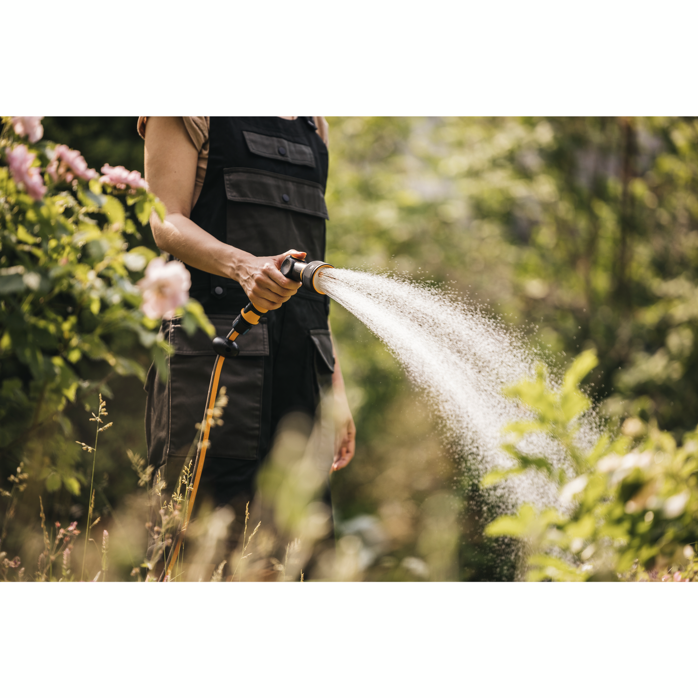 Kastelupistooli Fiskars CF 3 suihkulla peukalokytkin