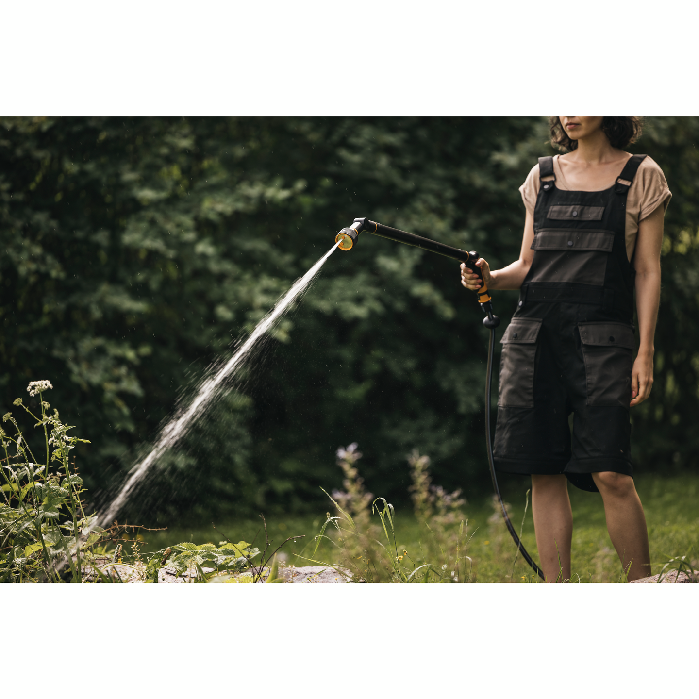 Kasteluvarsi Fiskars CF 3 suihkulla