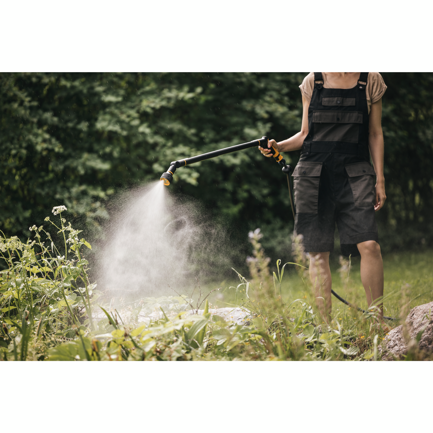 Kasteluvarsi Fiskars CF 3 suihkulla