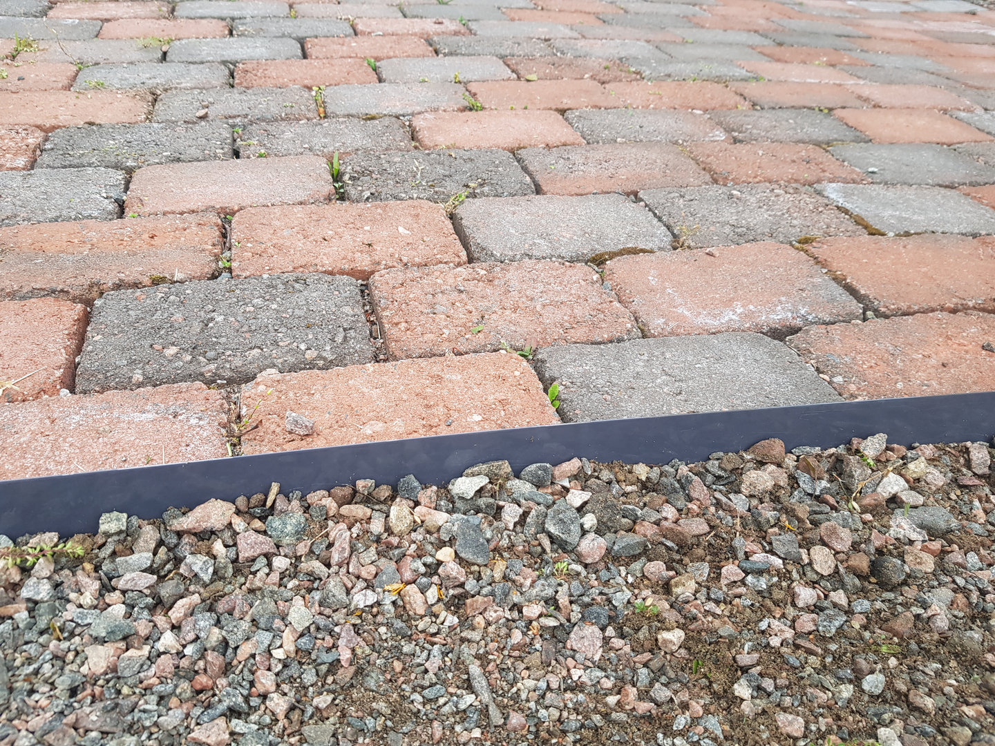 Nurmikon rajausreuna metallinen Cello 100 x 16 cm tummanharmaa