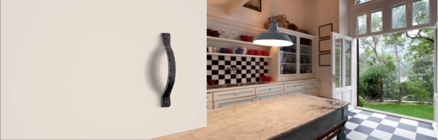 Kalustevedin Beslagsboden B598 96mm takorauta musta