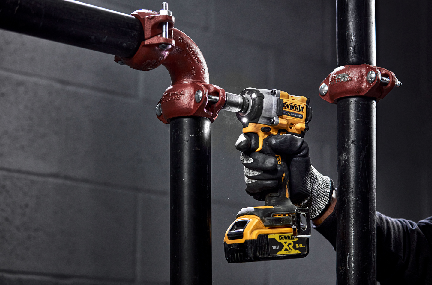 Iskevä mutterinväännin Dewalt DCF922NT 1/2in 18V XR runko