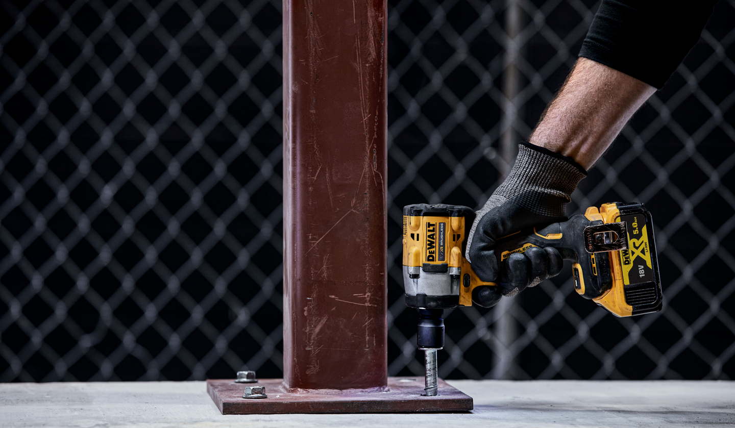 Iskevä mutterinväännin Dewalt DCF922NT 1/2in 18V XR runko