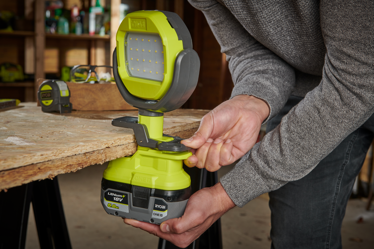 Työvalo Ryobi RLCL18-0 18V ONE+ klipsikiinnityksellä