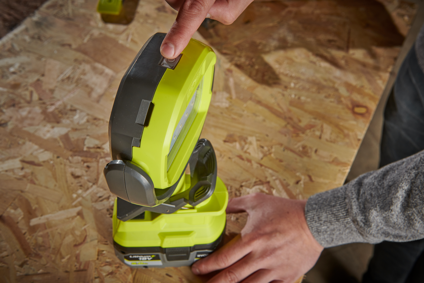 Työvalo Ryobi RLCL18-0 18V ONE+ klipsikiinnityksellä