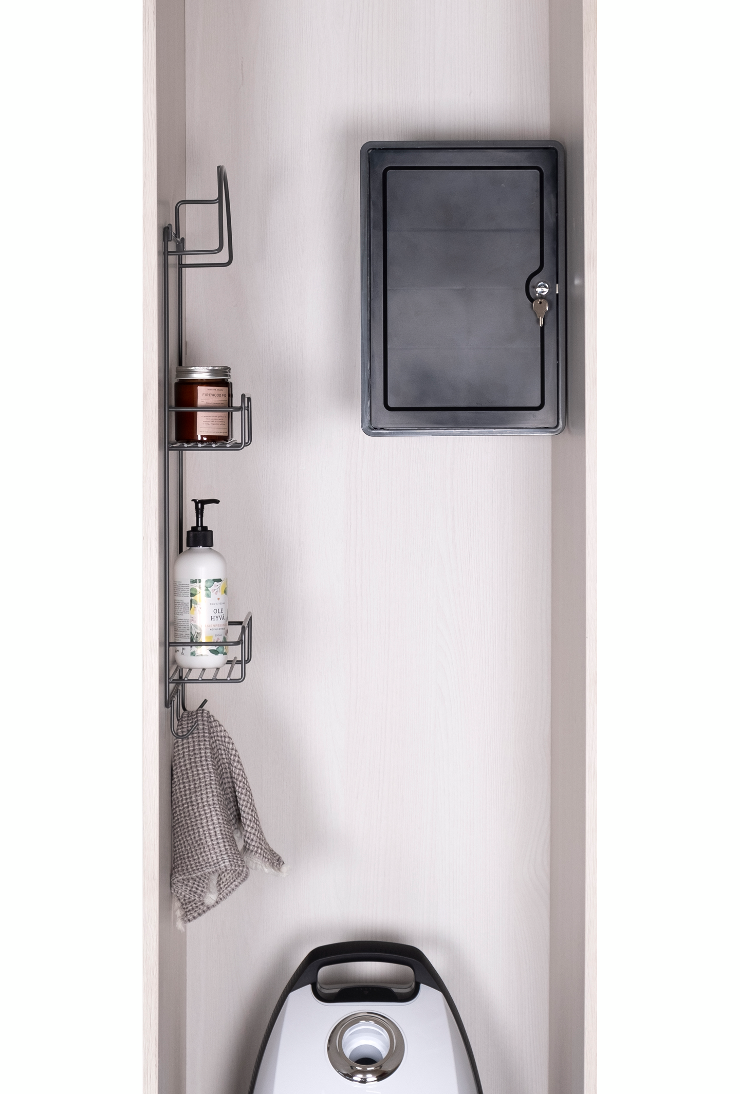 Lukittava kaappi Jemma LM 830 antrasiitti/musta