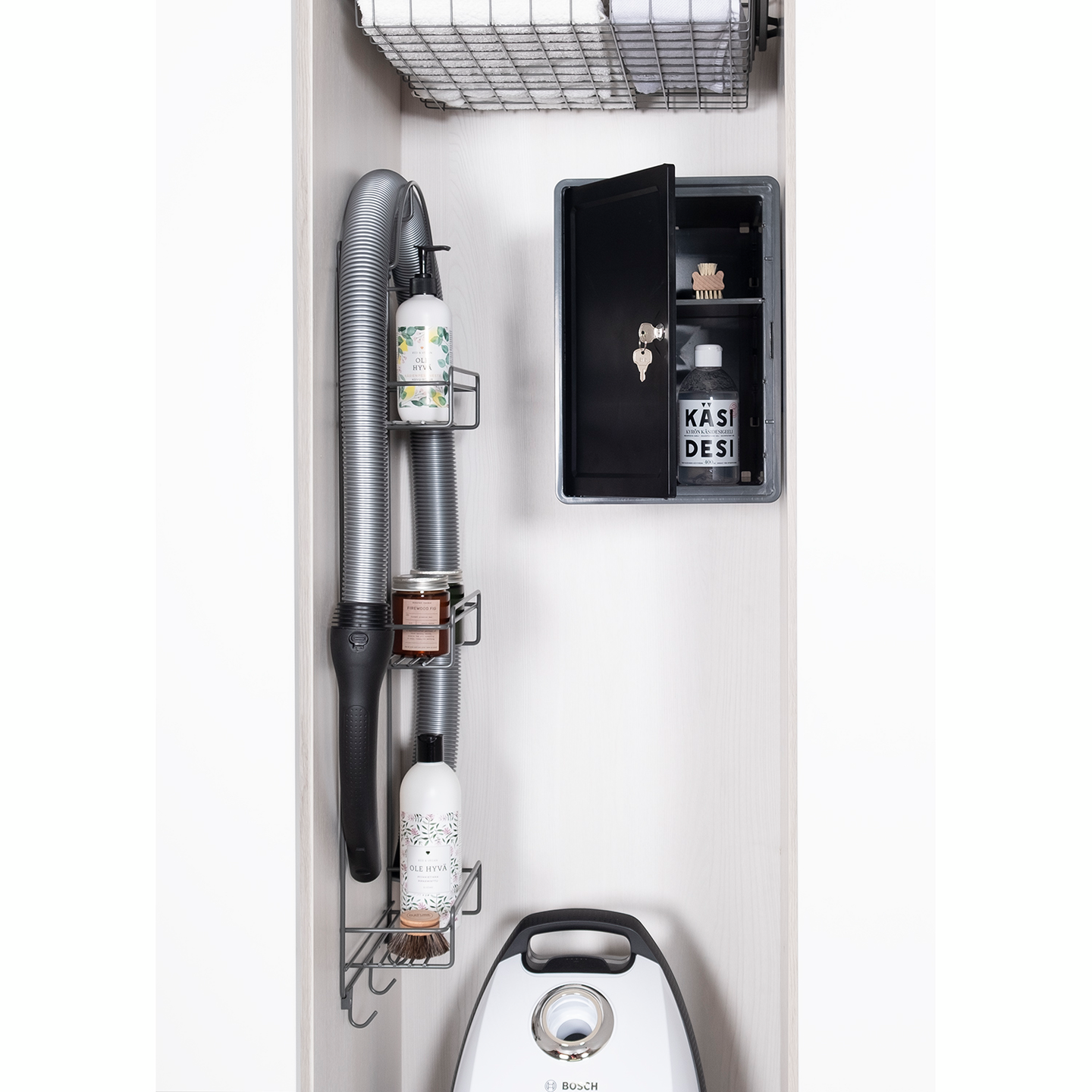 Lukittava kaappi Jemma LM 830 antrasiitti/musta