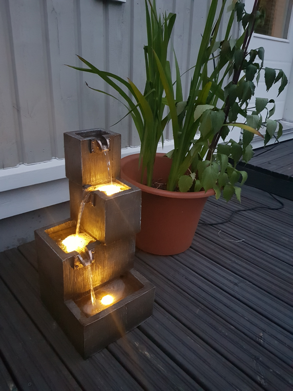 Suihkulähde Cello Putous led valoilla