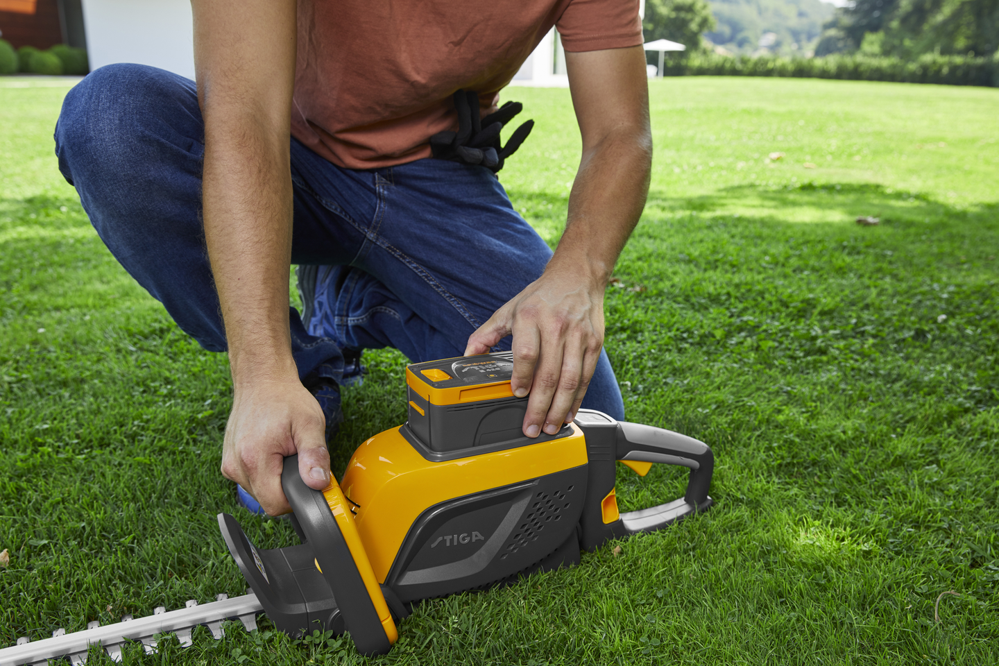 Akkupensasleikkuri Stiga HT 500E Kit 1x2,0Ah