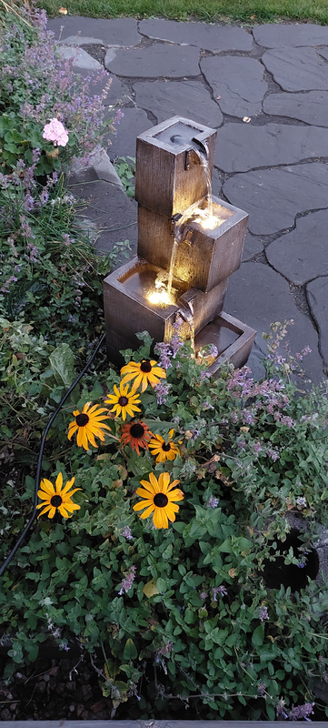 Suihkulähde Cello Putous led valoilla