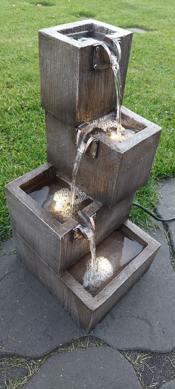 Suihkulähde Cello Putous led valoilla