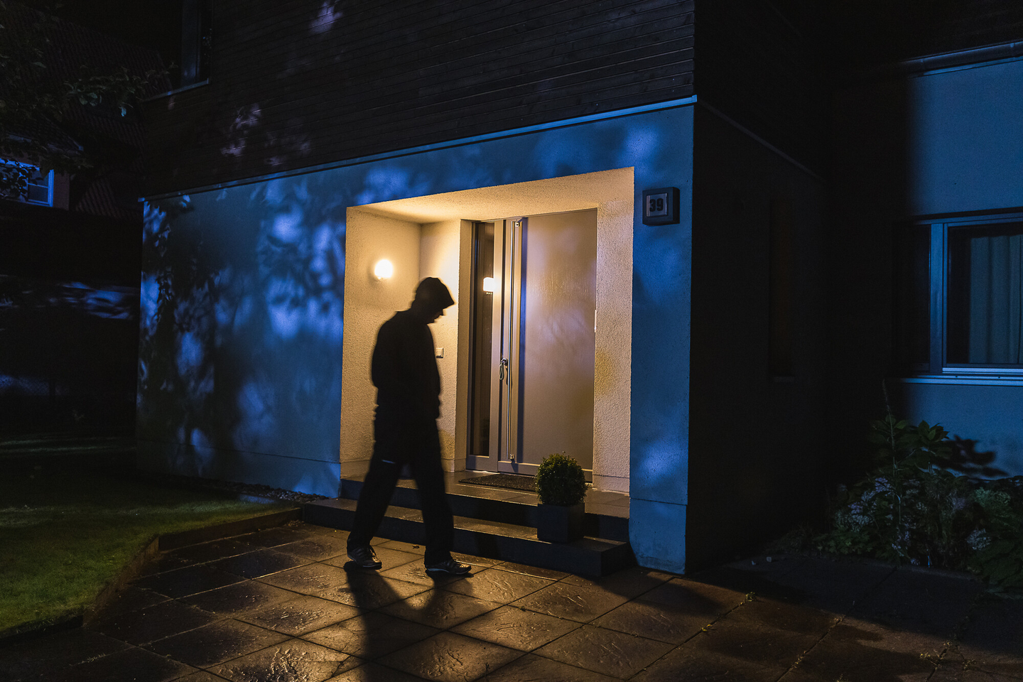 Led-ulkovalaisin LEDVANCE SMART+ WiFi Round Camera 3000K 950lm harmaa