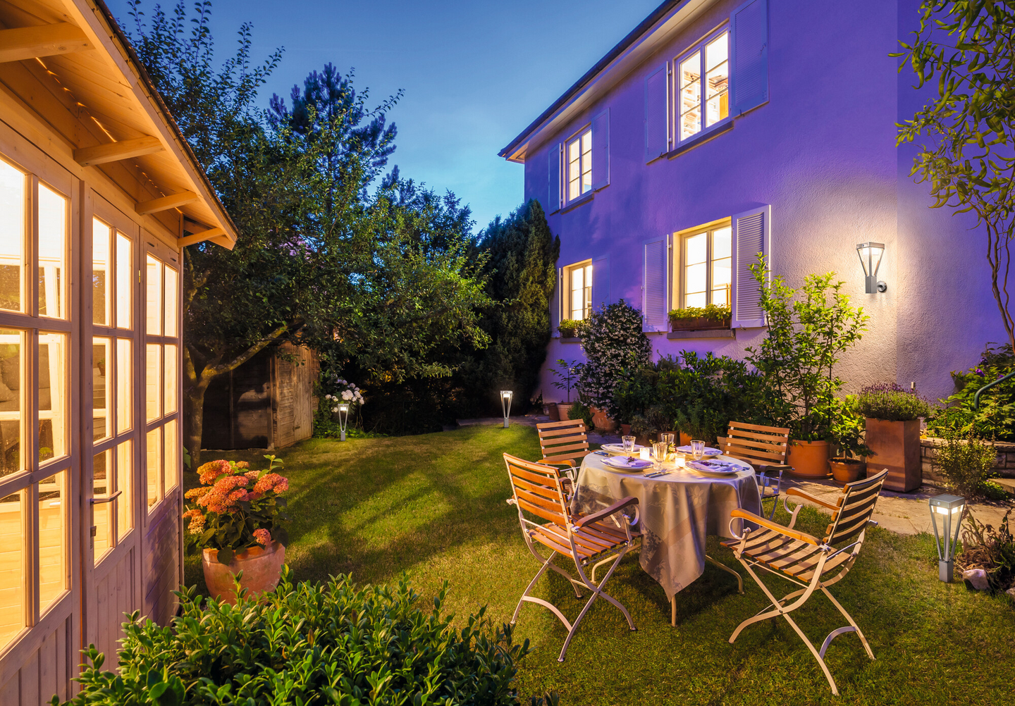 Ulkovalaisin LEDVANCE Endura Style Solar Bouquet Wall Sensor 550lm led teräs