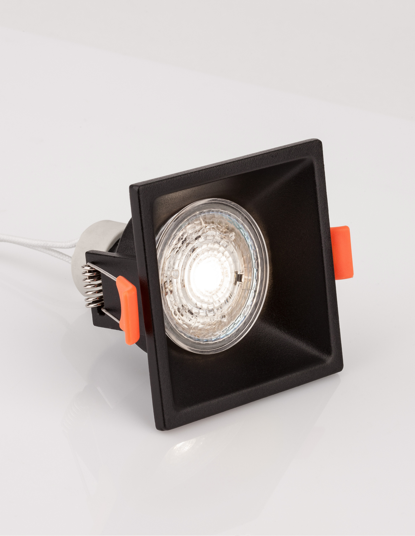 Kattovalaisin Nova Luce Staf musta GU10 upotettava