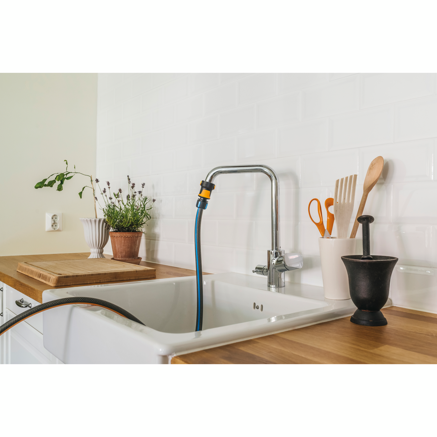 Hanaliitin Fiskars CF sisätiloihin M22 x 1 / M24 x 2