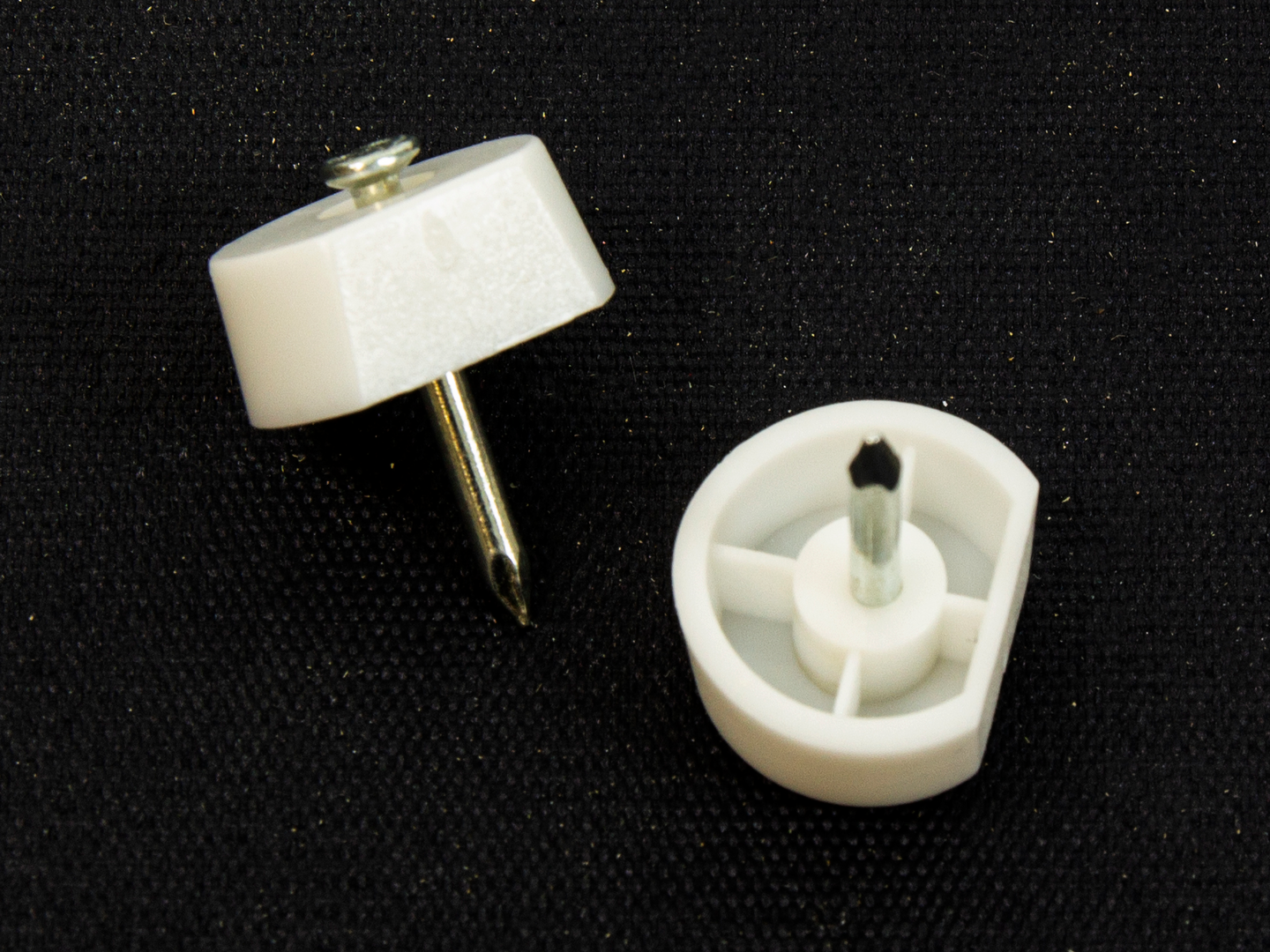 Hyllynkannatin PROF 667 muovinen naulalla 12kpl