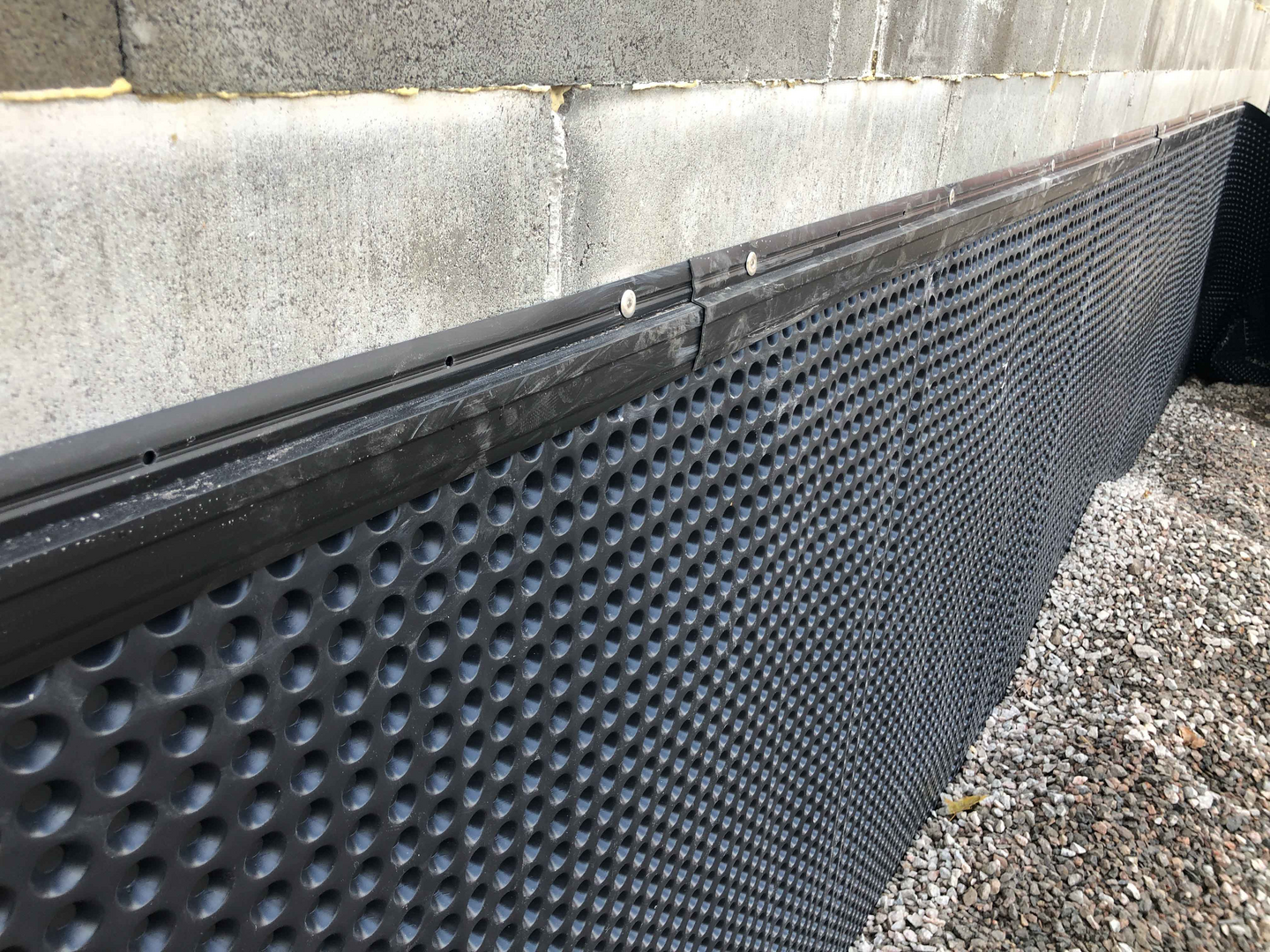 Perusmuurilevyn reunalista 2m